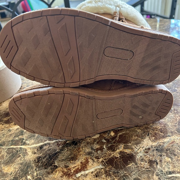 Makalu
NEW/NEVER WORN/ WITHOUT TAGS GIRLS' MAKALU BIG KID ICELAND WINTER BOOTS - Picture 10 of 10